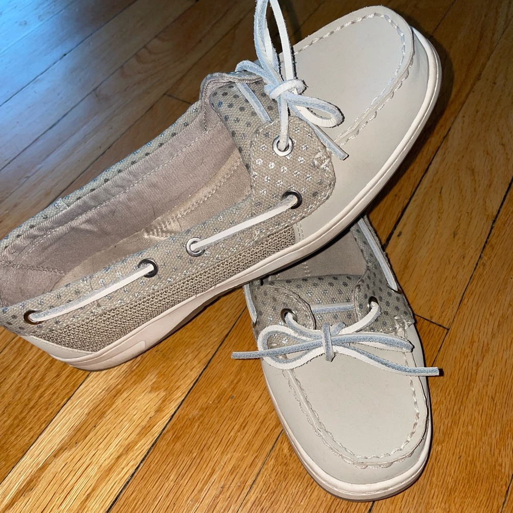 Womens light gray flats